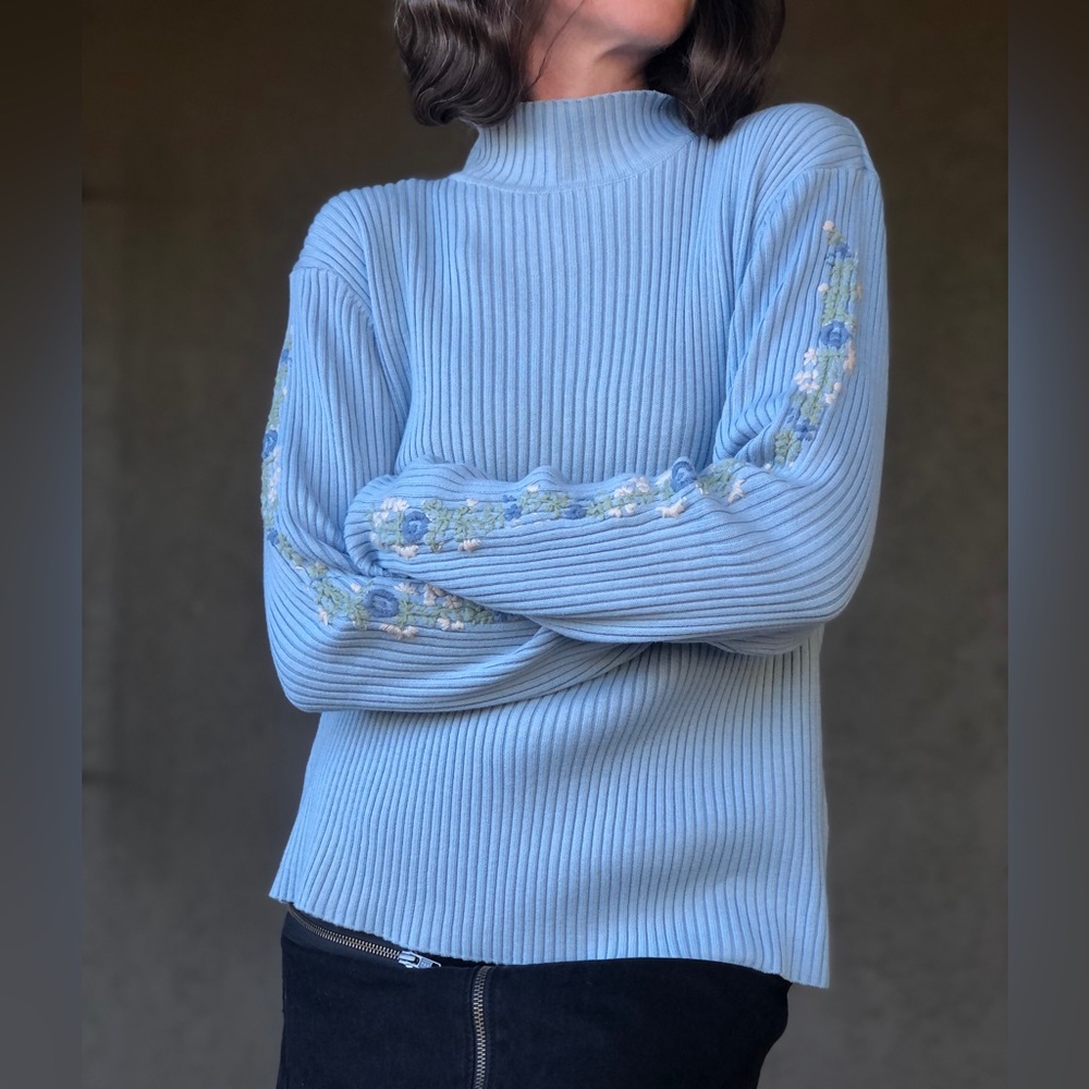Vintage Cotton Turtle neck Rib sweater- romantic flower embroideries on sleeves - Picture 3 of 10